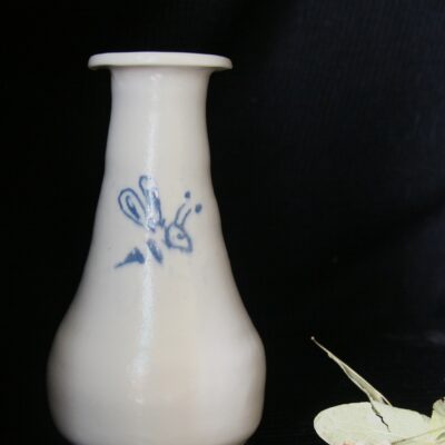 Fiole "abeille" porcelaine et terre incrustée