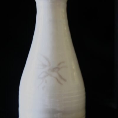 Fiole "moustic" porcelaine, terre incrustée