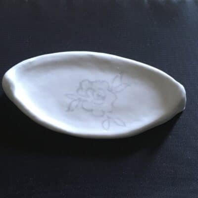 "Pétale" en porcelaine et terre incrustée